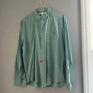 H&M green and white plaid men’s button up shirt. Size Large. Regular fit